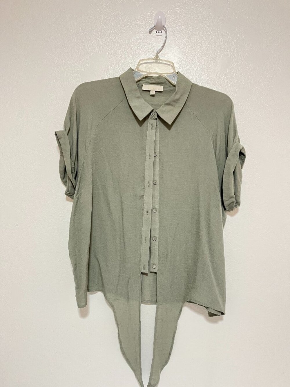 LAYERED Women's Front Tie Tops Sage Green Rayon/Size Large/Preowned